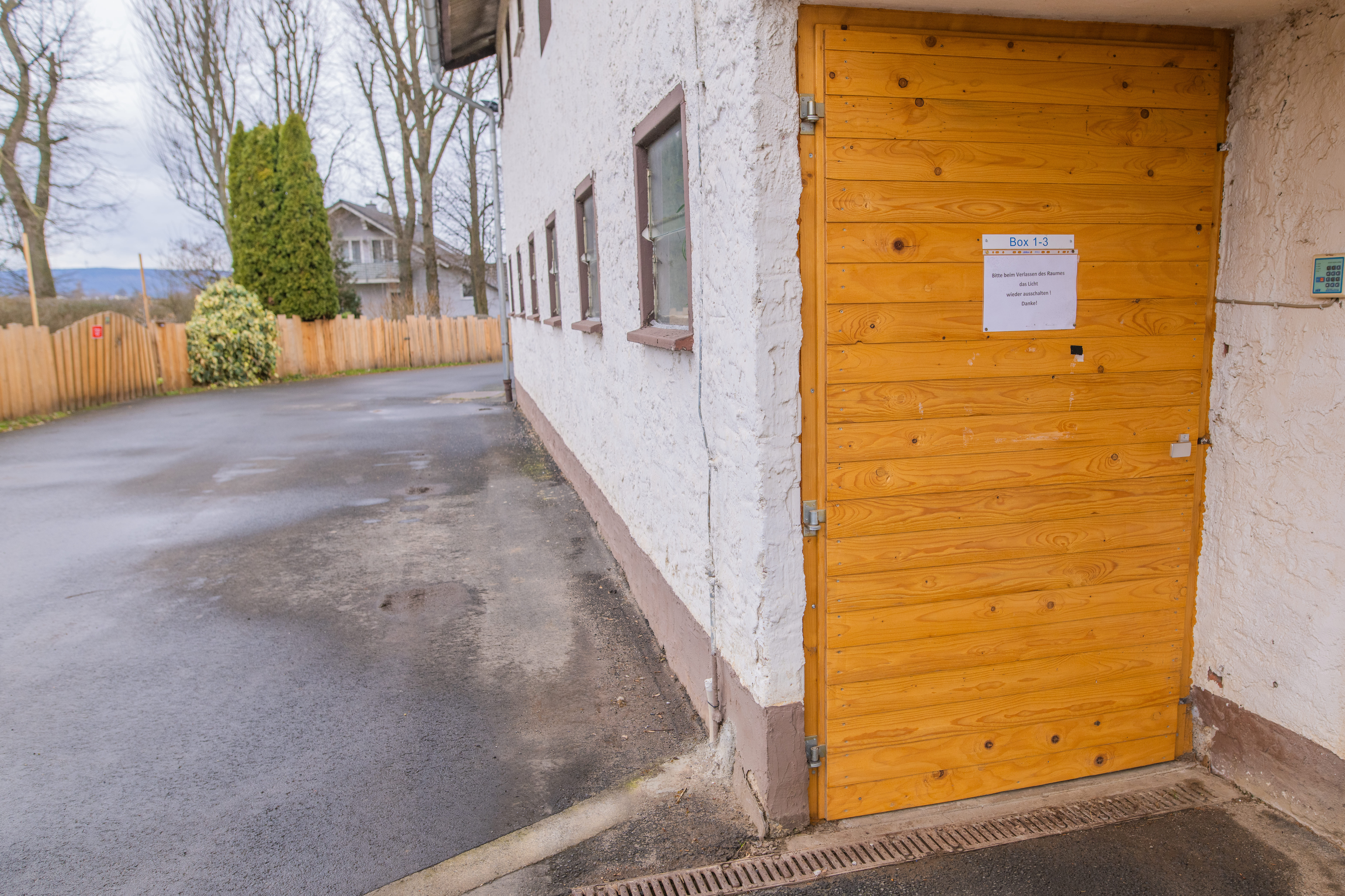 Eingang Tageshundeboxen